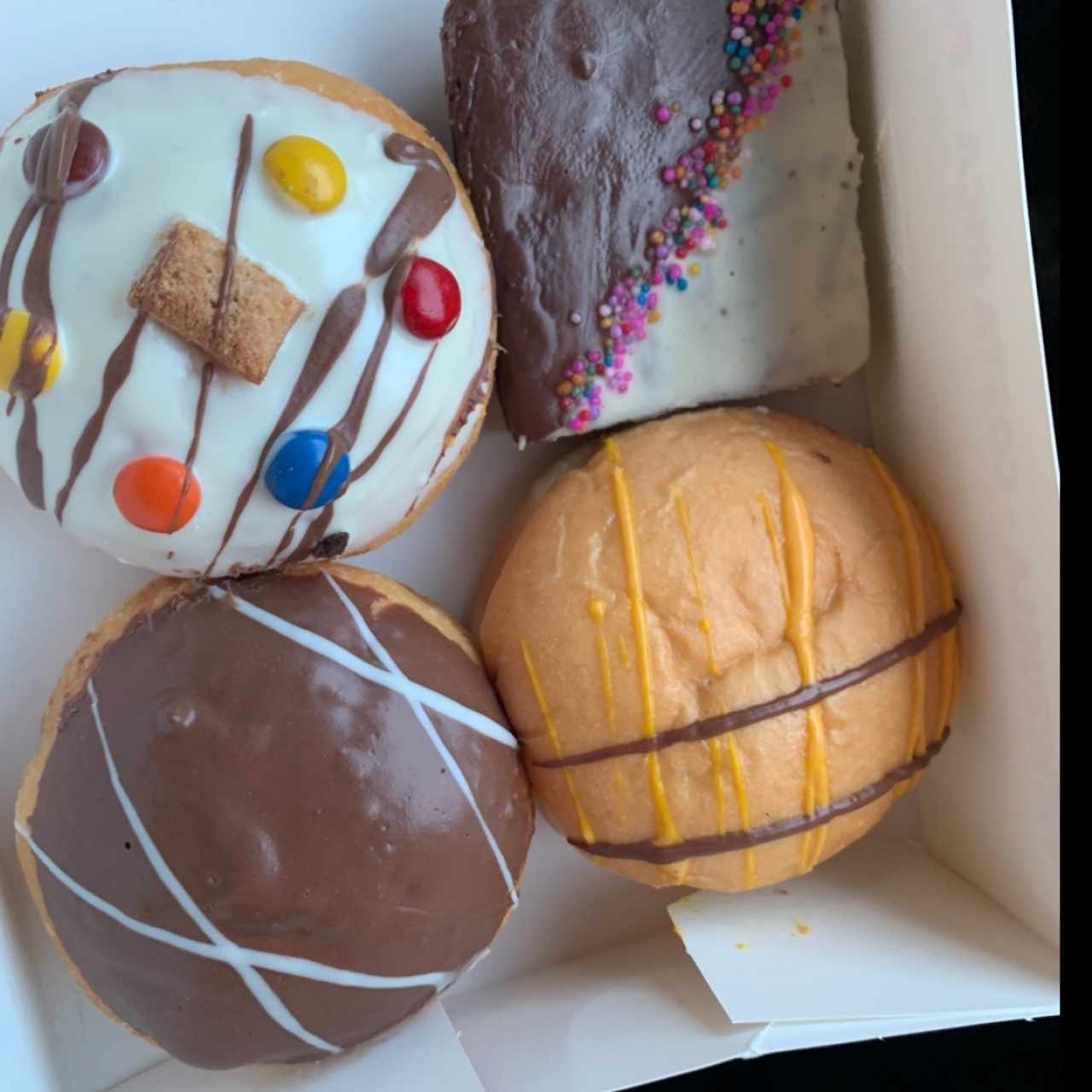 Donas rellenas (varios) y brownie