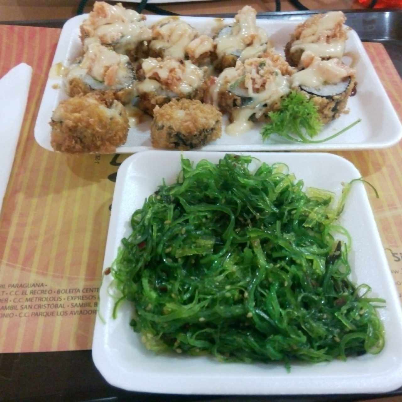 Tokio roll y wakame