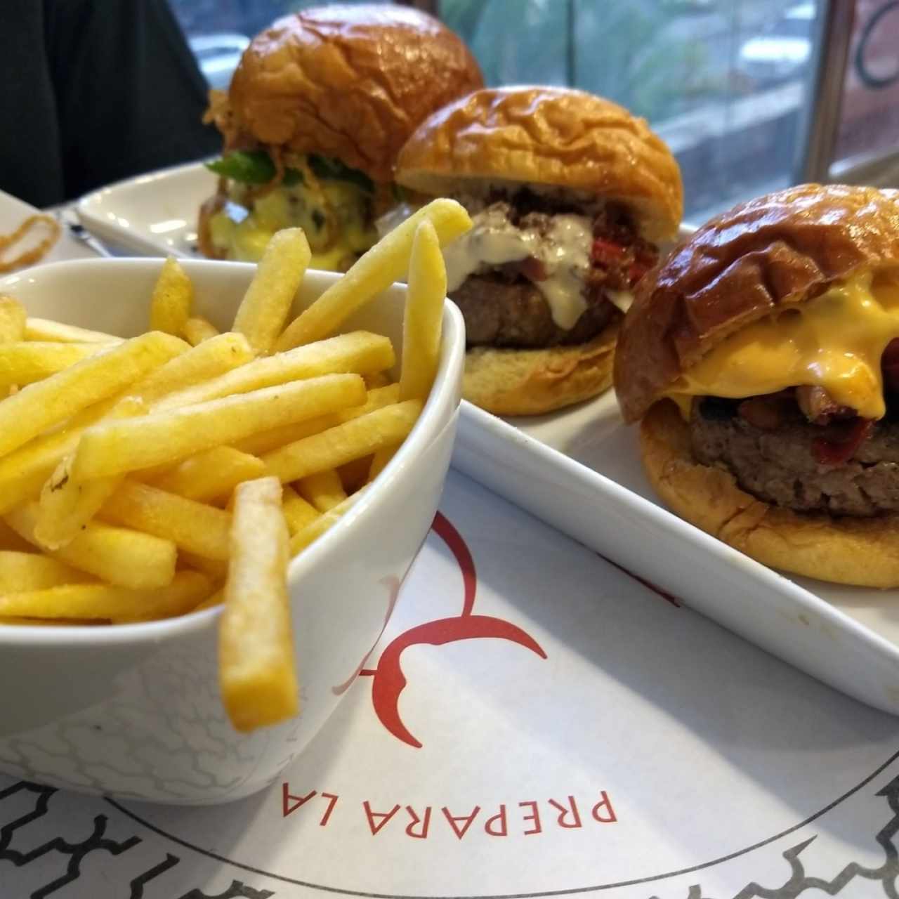 trio mini hamburguesas