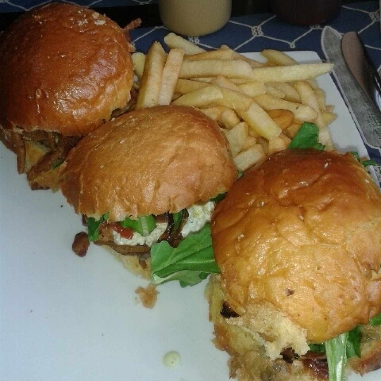 Trío de hamburguesas