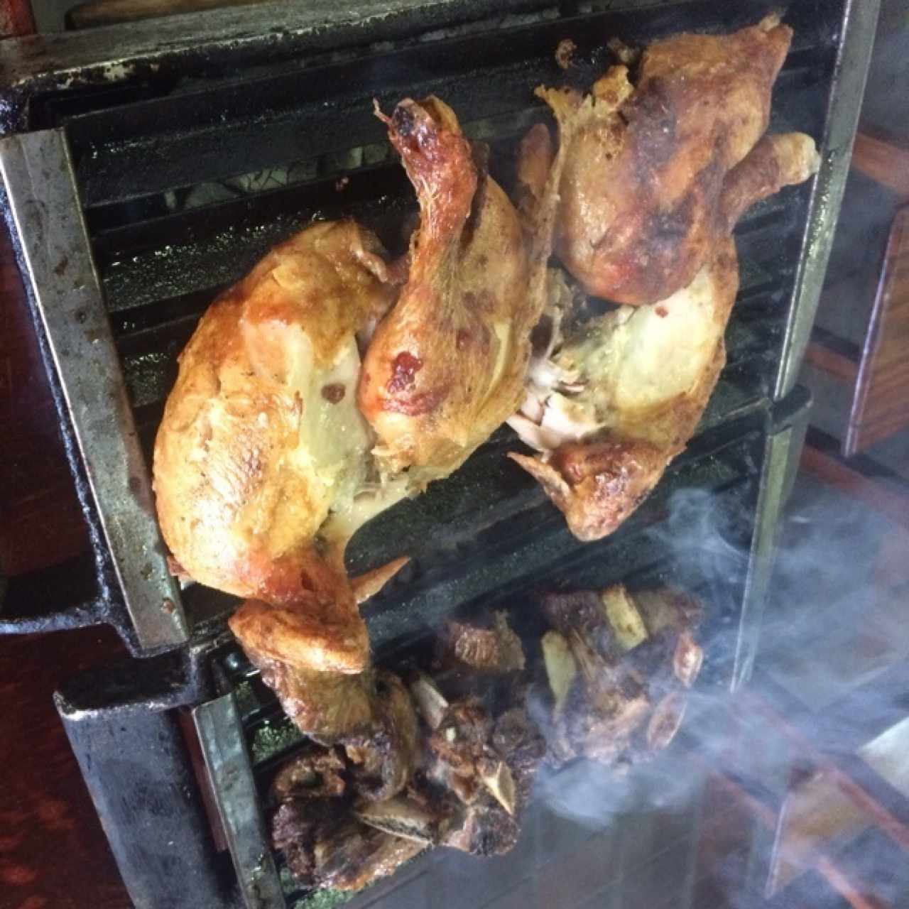 Costillas y pollo
