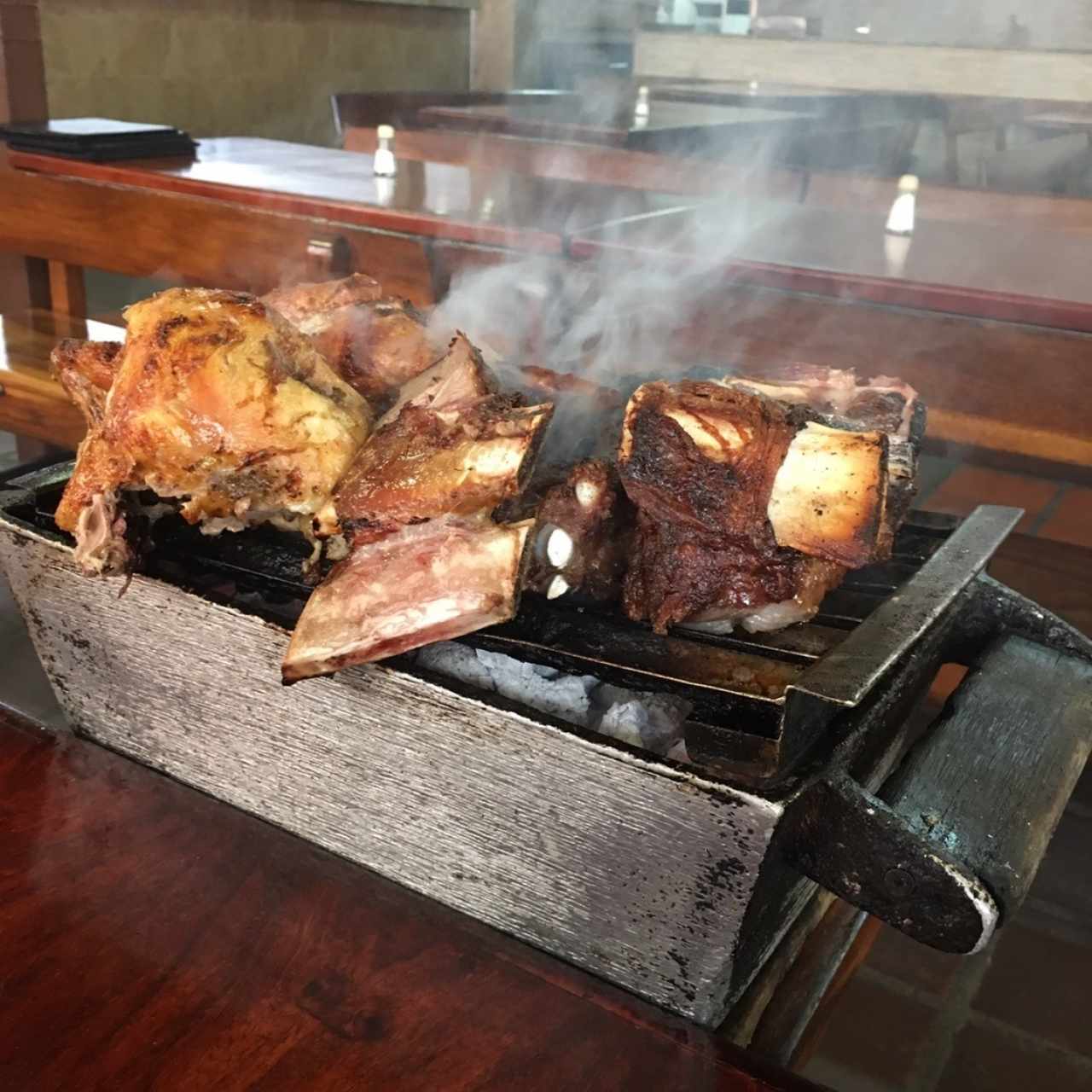 Costillas y pollo