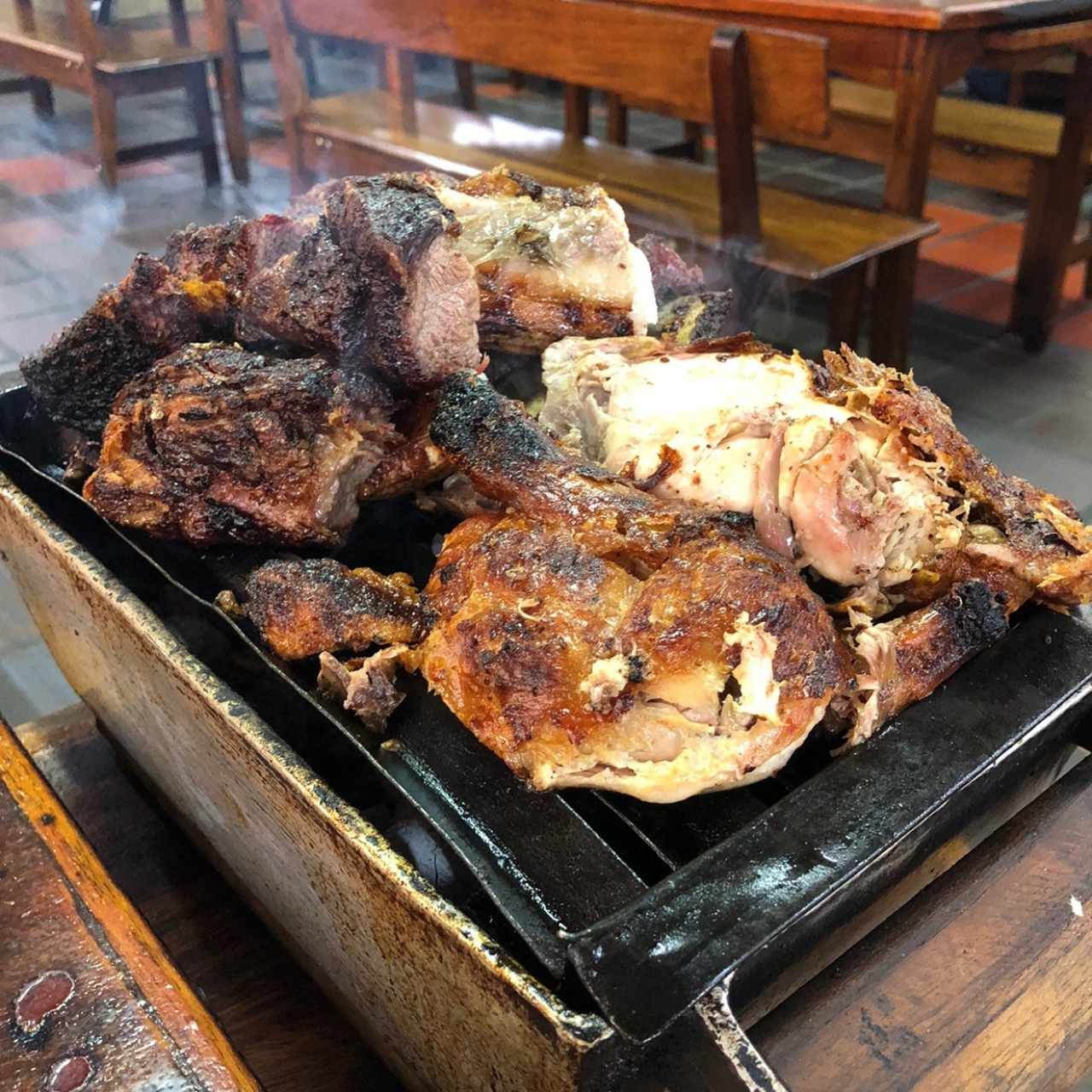 Media de pollo y una de costilla