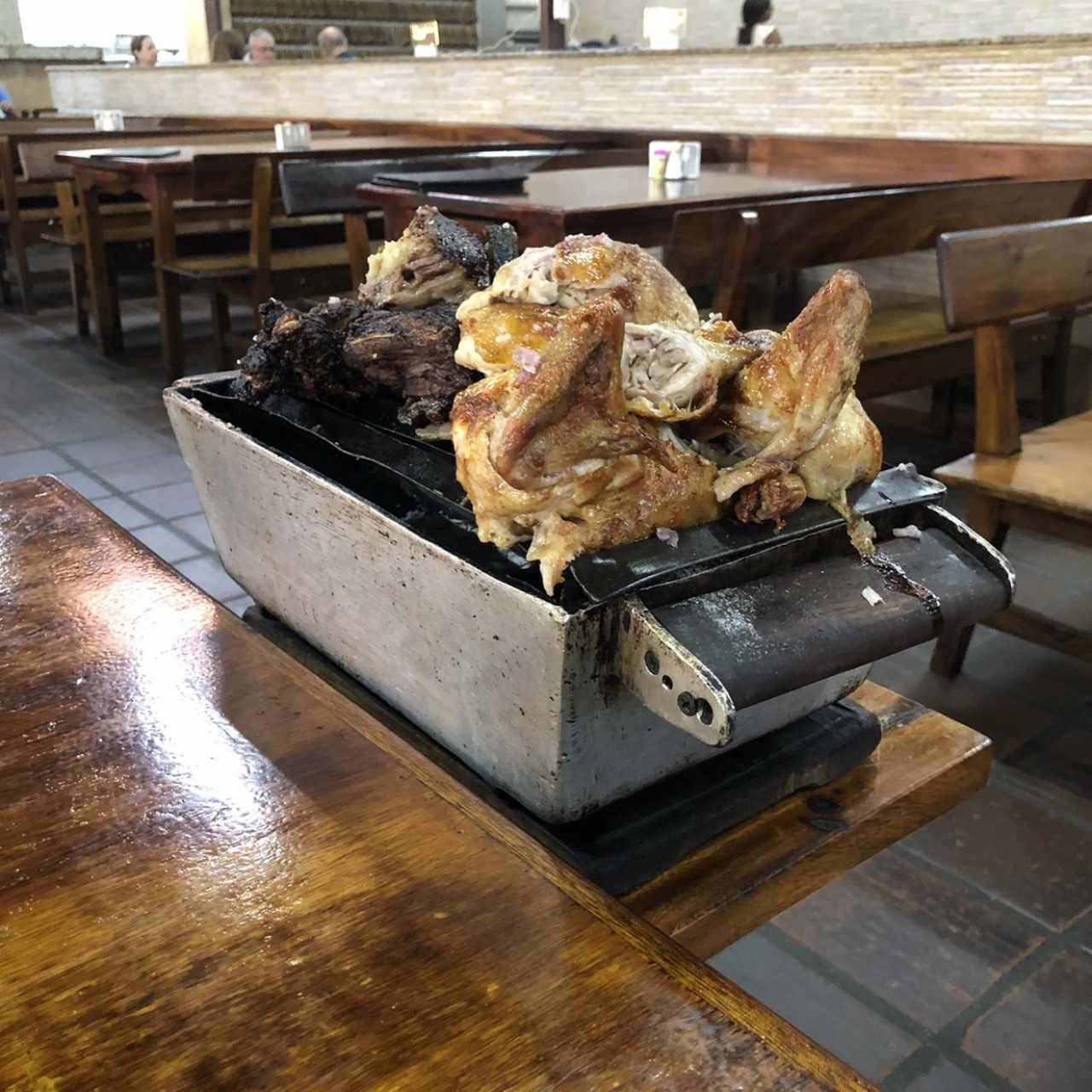 Costilla de res y pollo