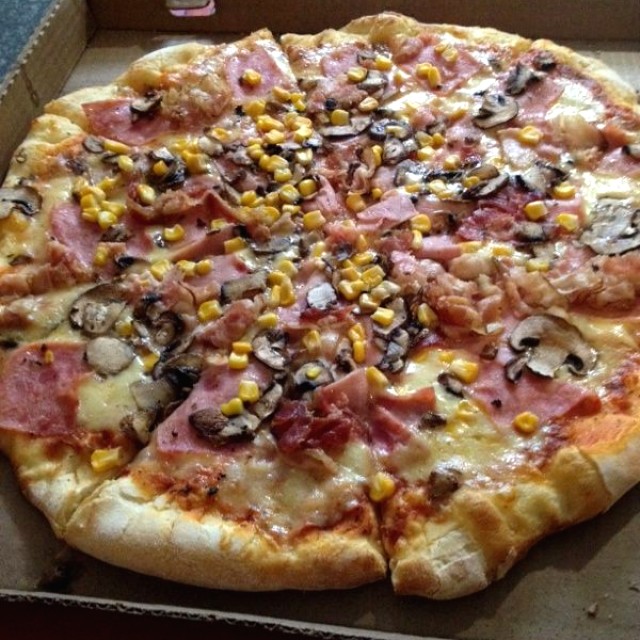 Pizza con 4 estaciones con tocineta