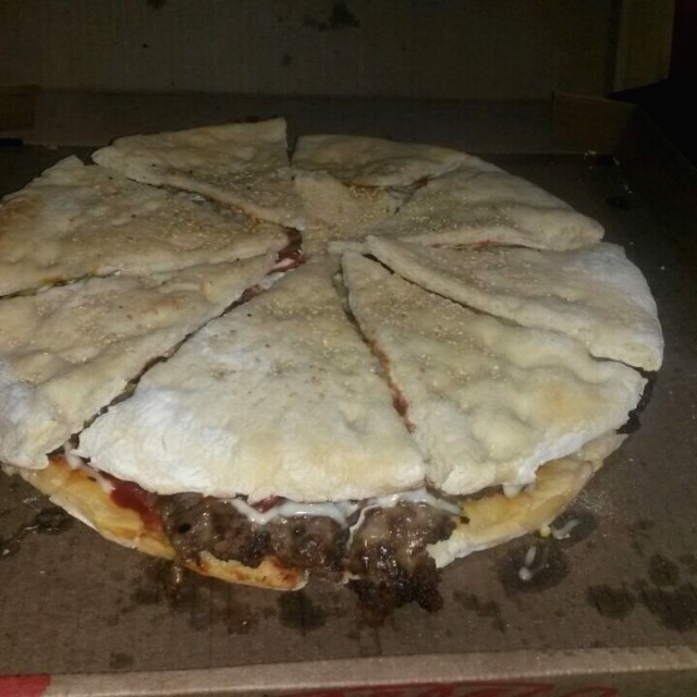 Mi sueño hecho realidad pizza hamburguesa!!! 
