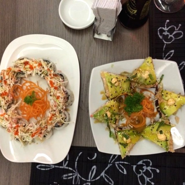 Pizza Tataki y Dinamita de Cangrejo