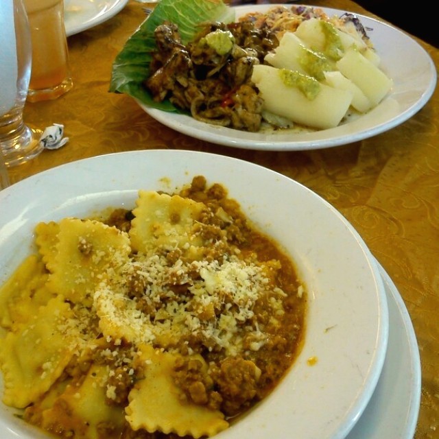 Raviolis y parrilla de pollo