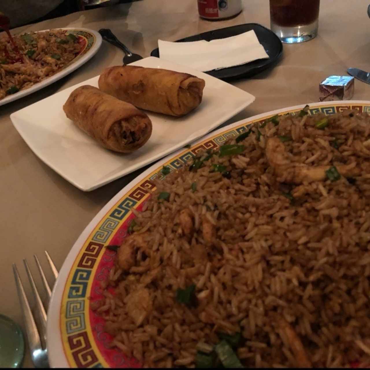 arroz con pollo y lumpias 