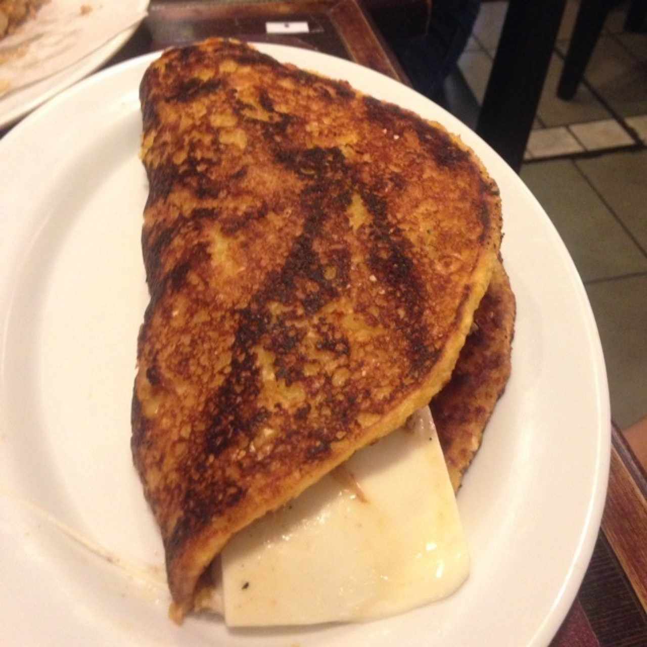 cachapa con pernil y quedo de mano 