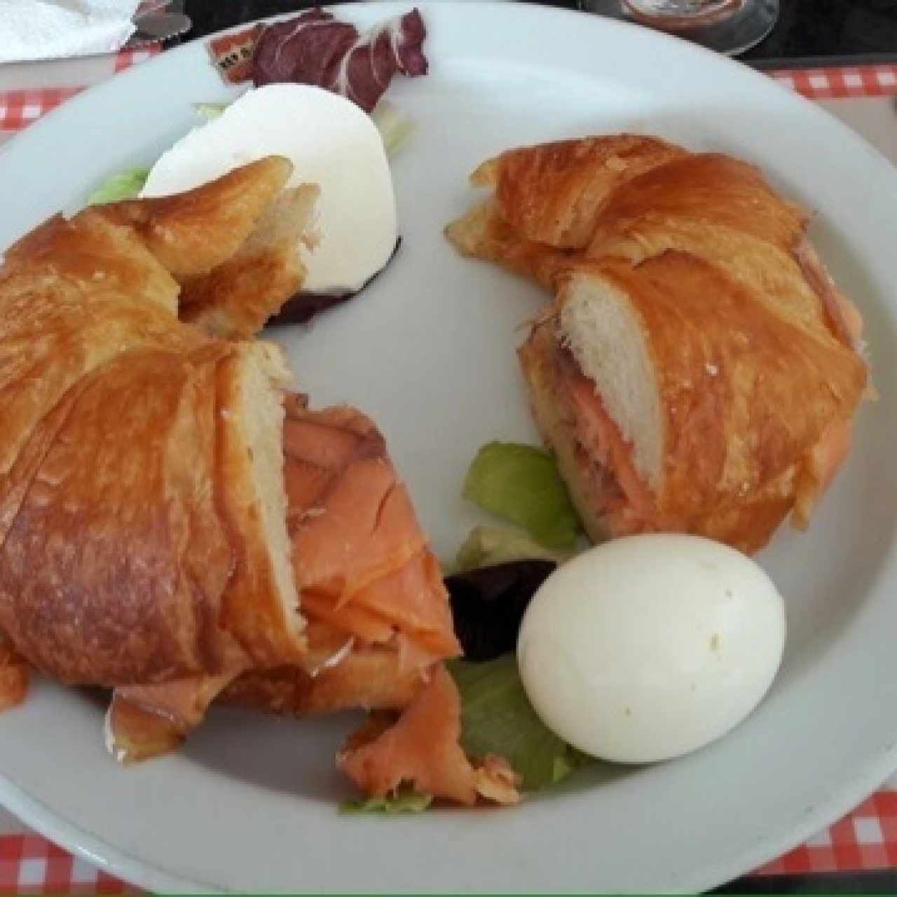 Croissant gourmet de salmon escoces