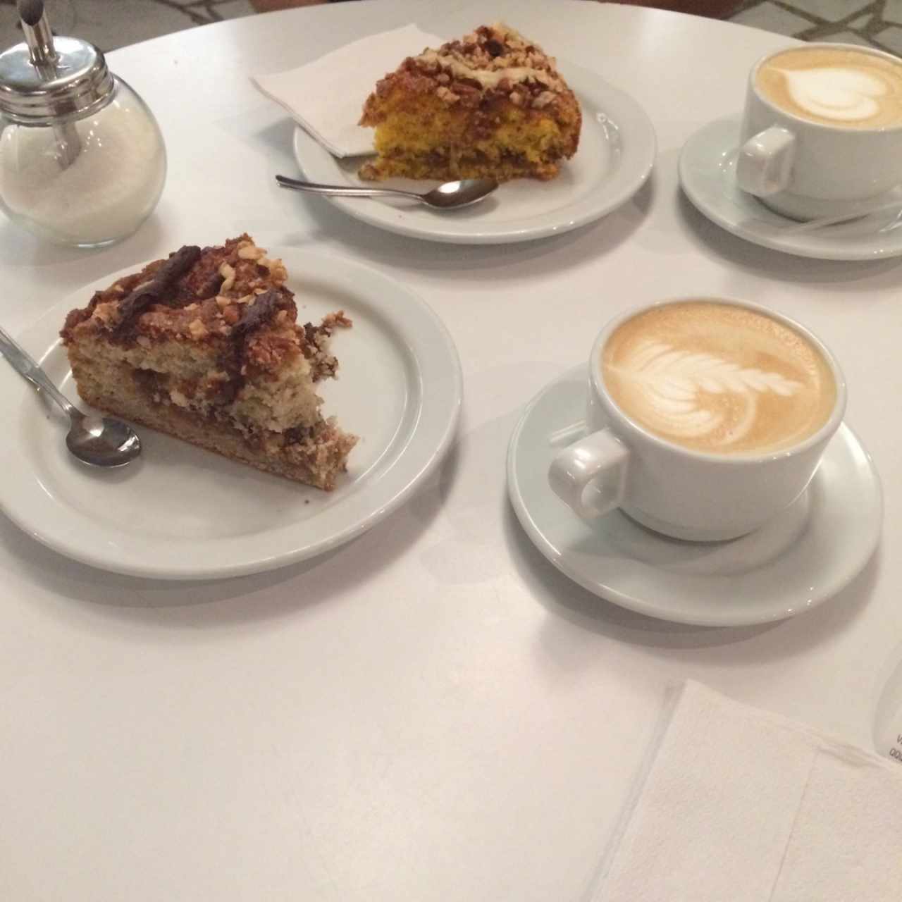 torta de cambur con chocolate y otra de zanahoria