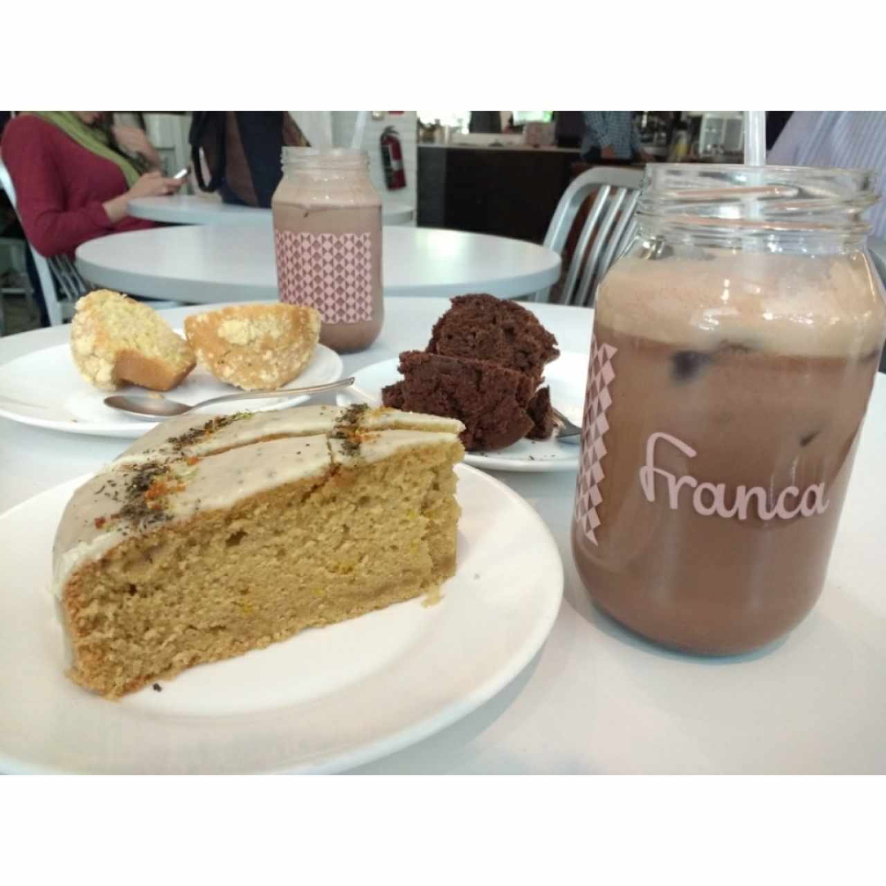 Cupcakes de vainilla y chocolate, tea cake de té verde y chocolate frío
