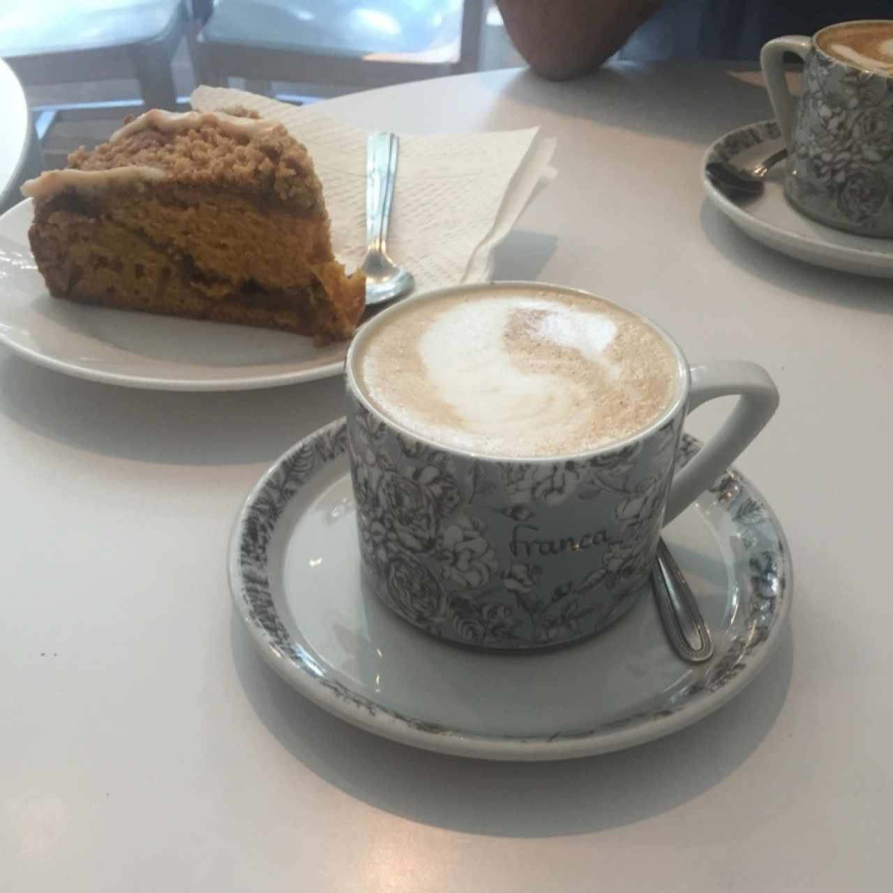 Café y Torta de Zanahoria
