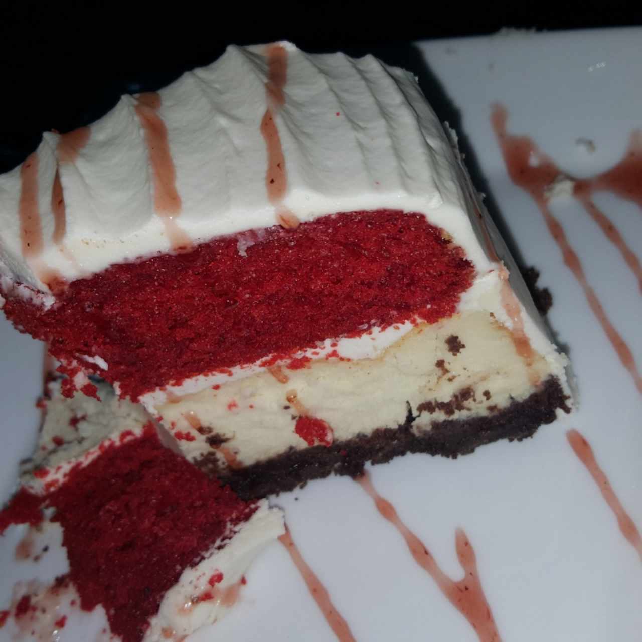 RED VELVET CHEESECAKE