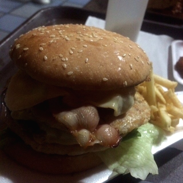 Doble carne con queso y tocineta 