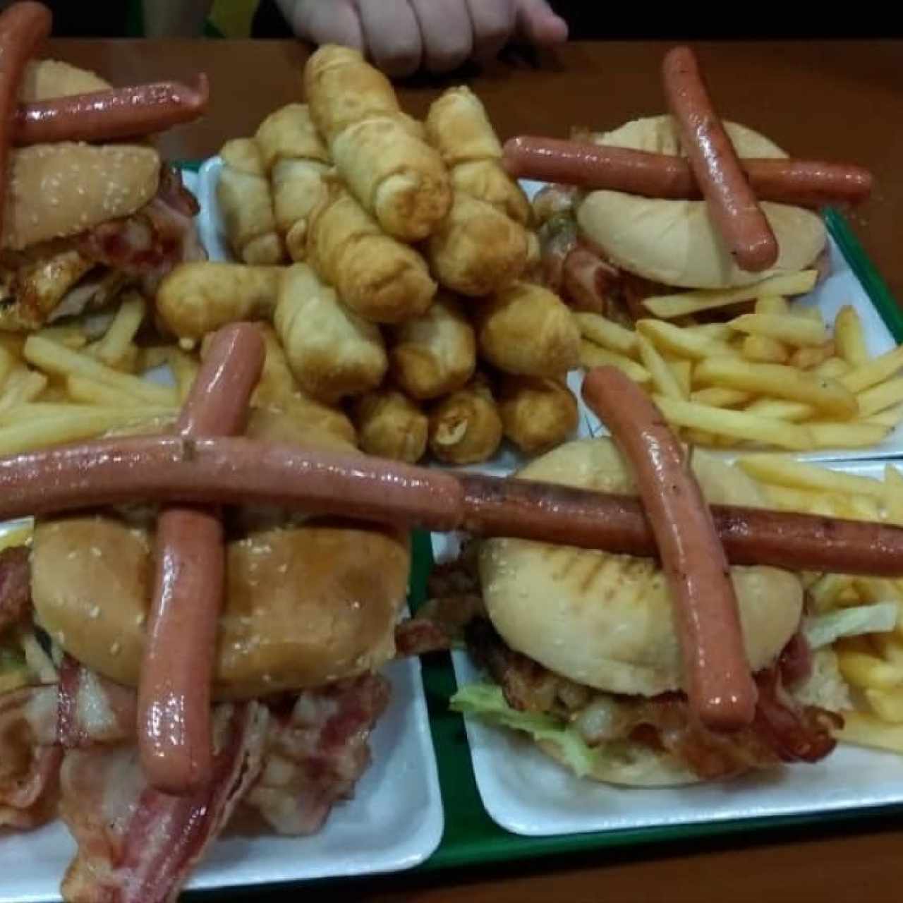 combo 14, tequeños, salchichas extras.