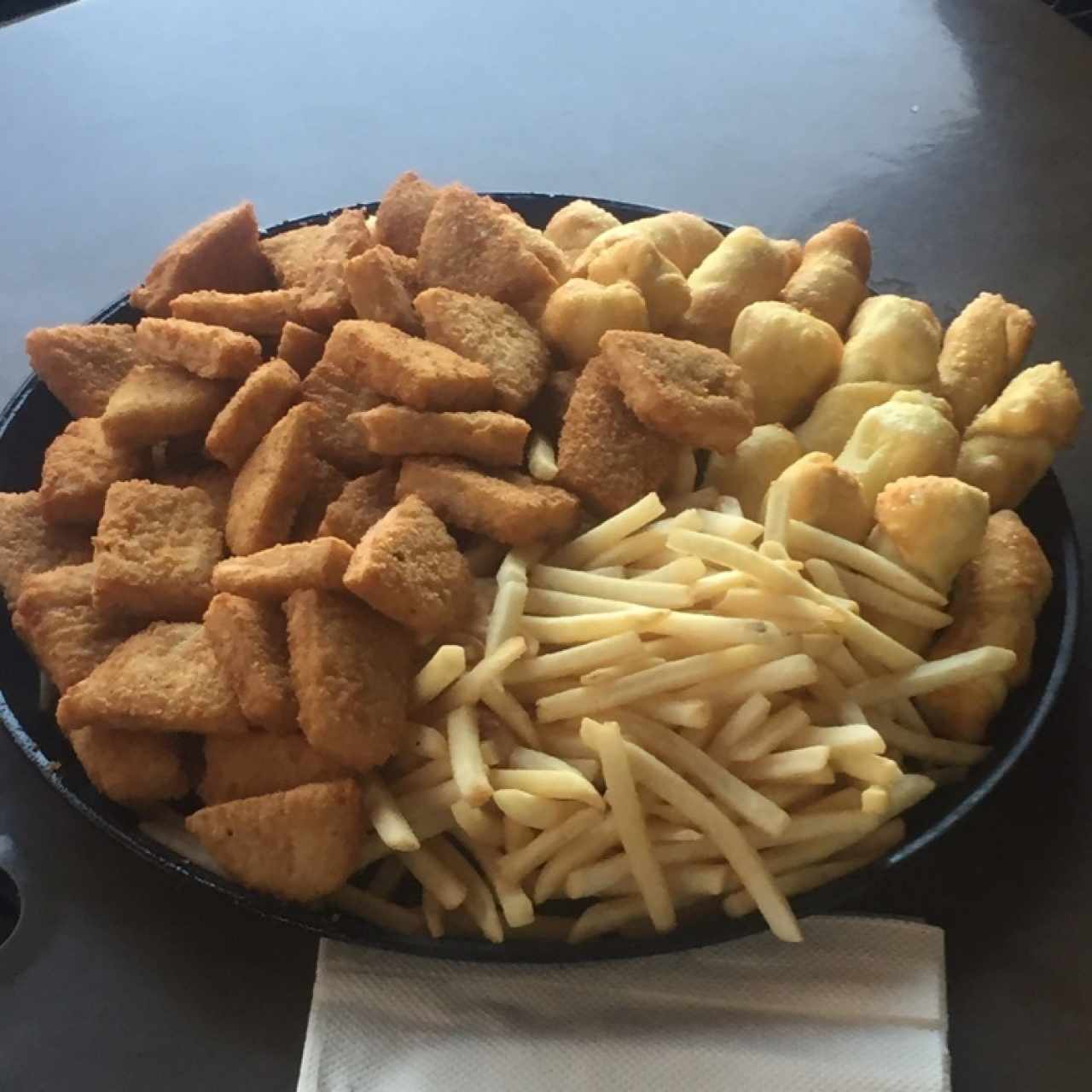 combo de 1/2 kilo de papas 50 nuggetts y 20 tequeños 