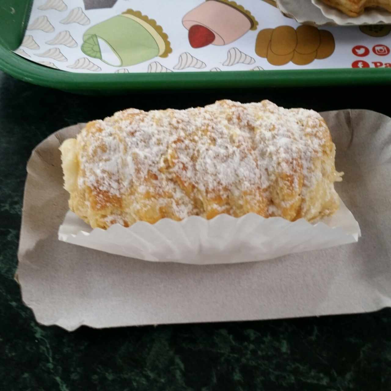 Canoli relleno de crema pastelera
