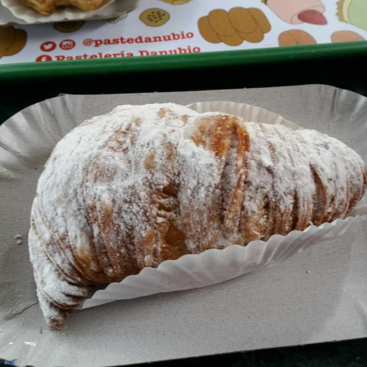 Cola de Langosta rellena de crema pastelera