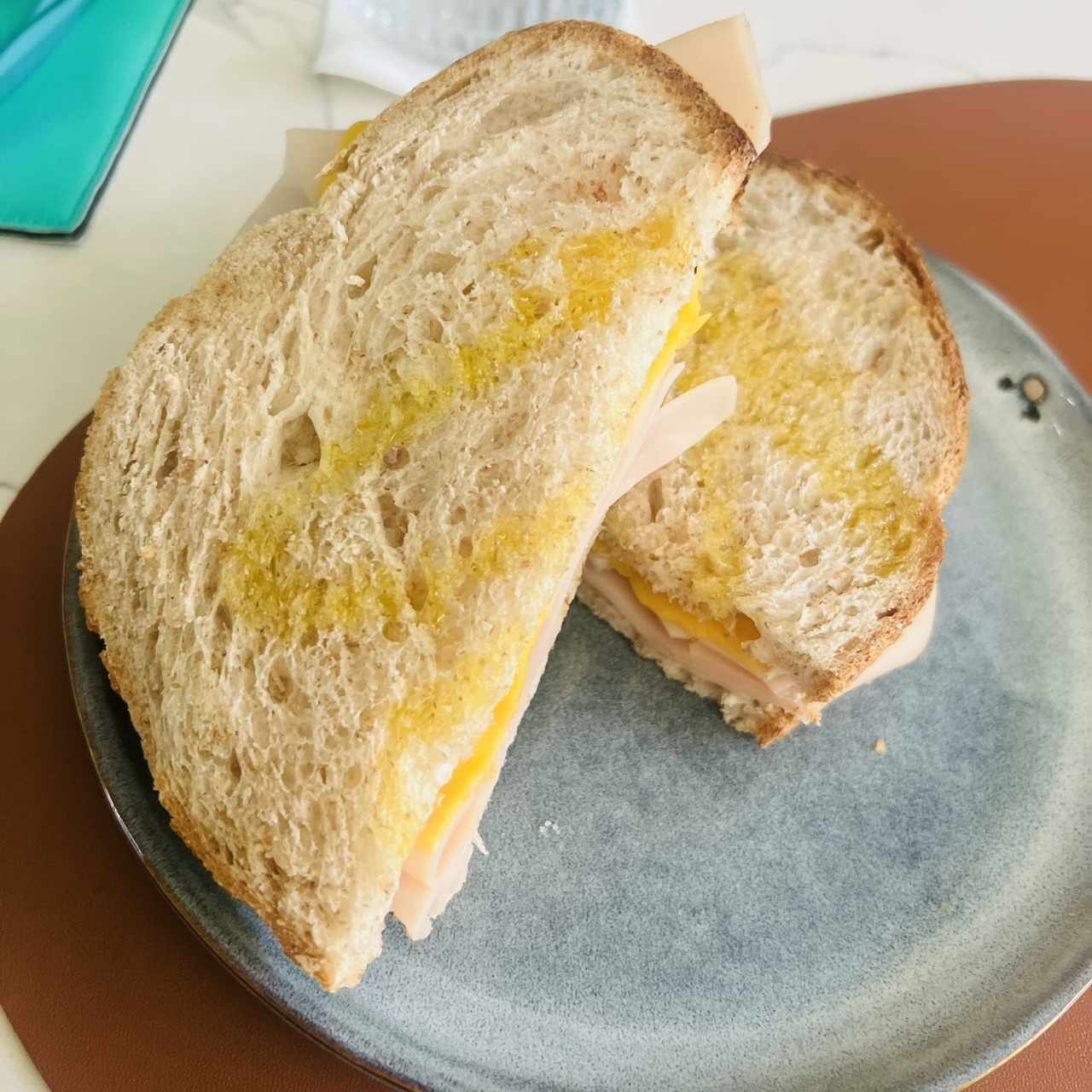 Sandwiche de pavo y queso (masa madre)
