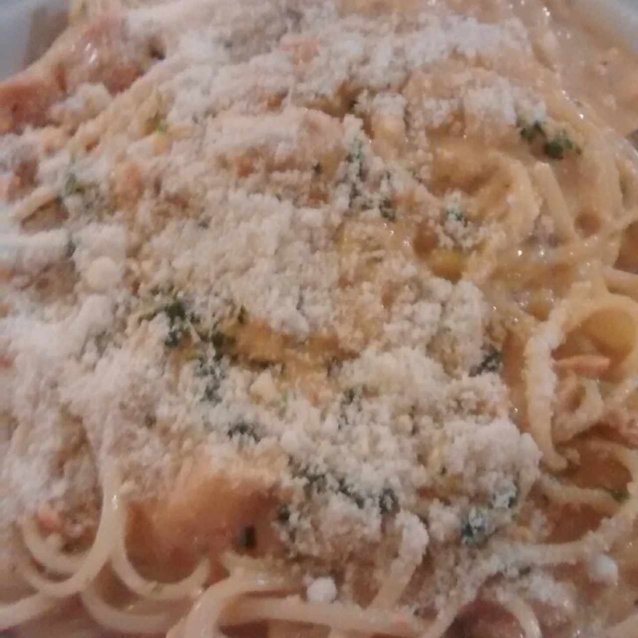 Espaguettis al salmon (súper buenos) 