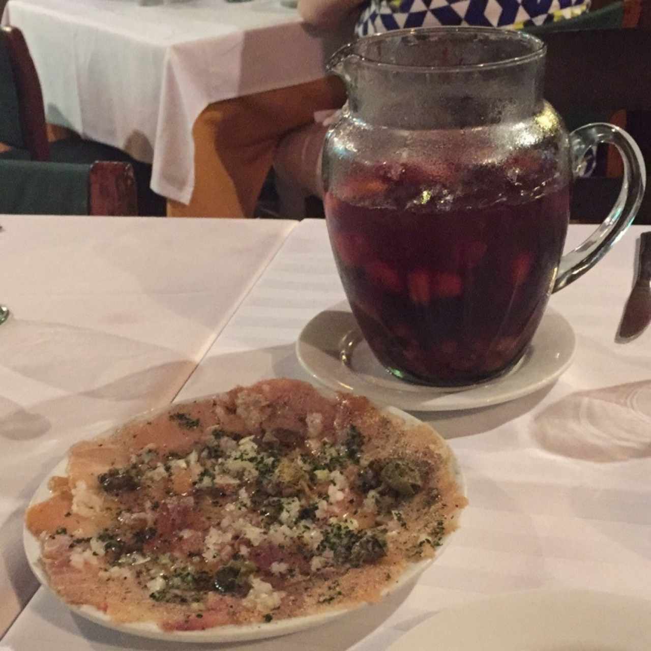 Carpaccio de Aguja (el mejor de Caracas)  y Sangria de Vino Tinto 