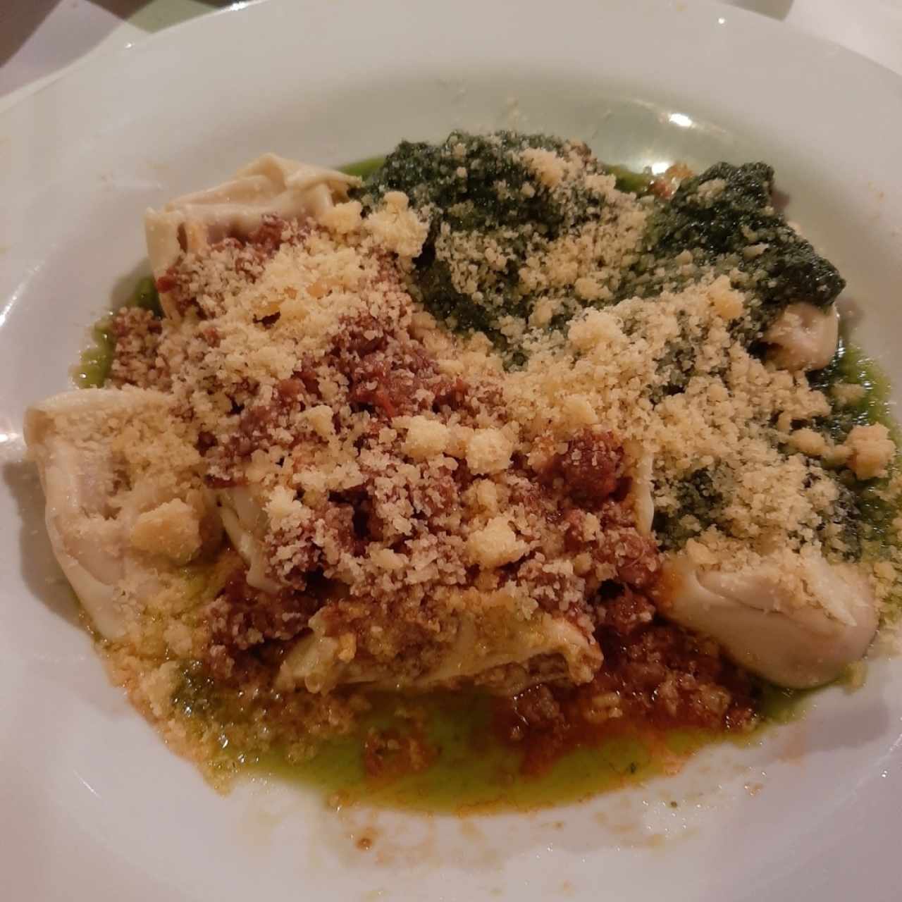 cappelletti con salsa oblonga y pesto