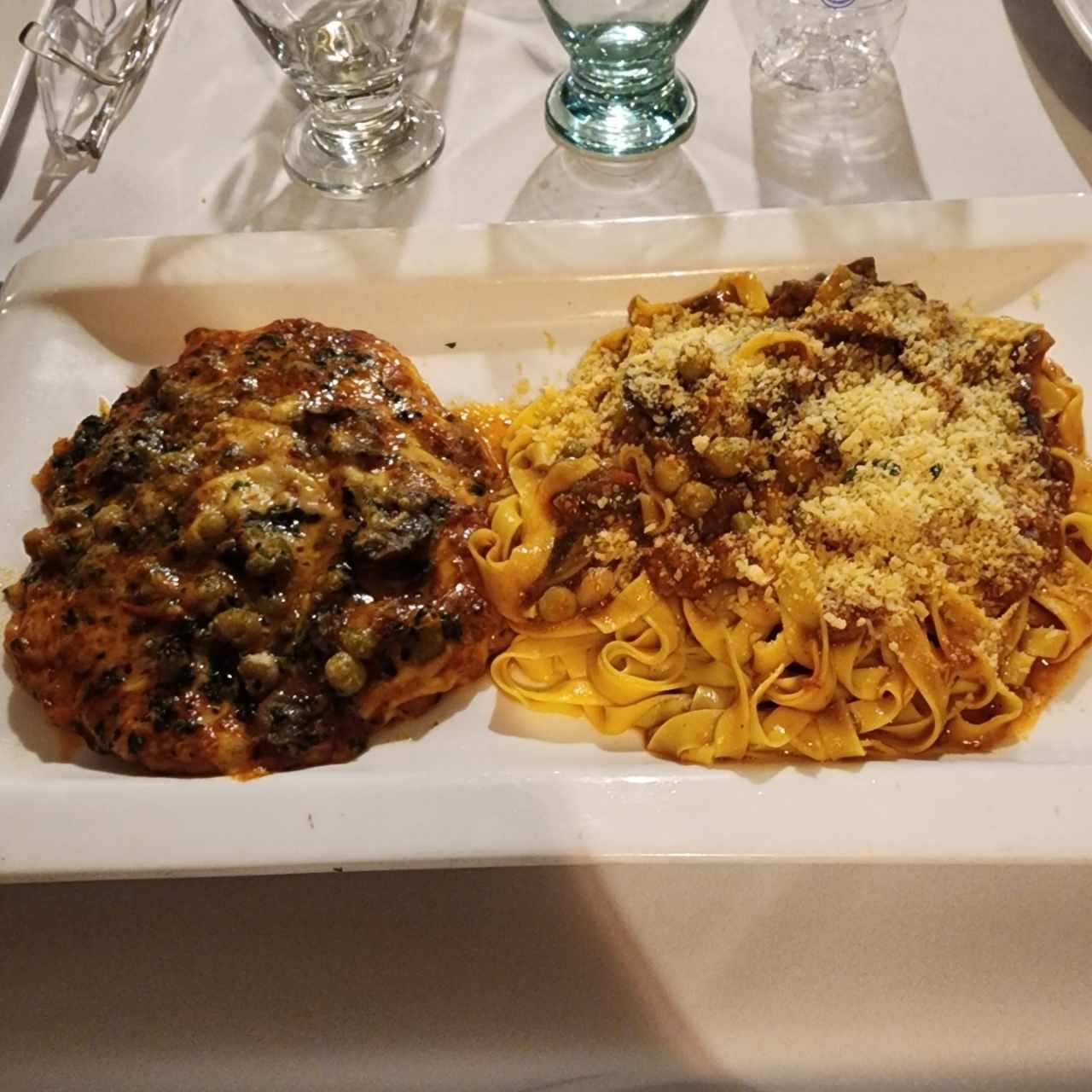 Parmesana de pollo con media ración de pasta