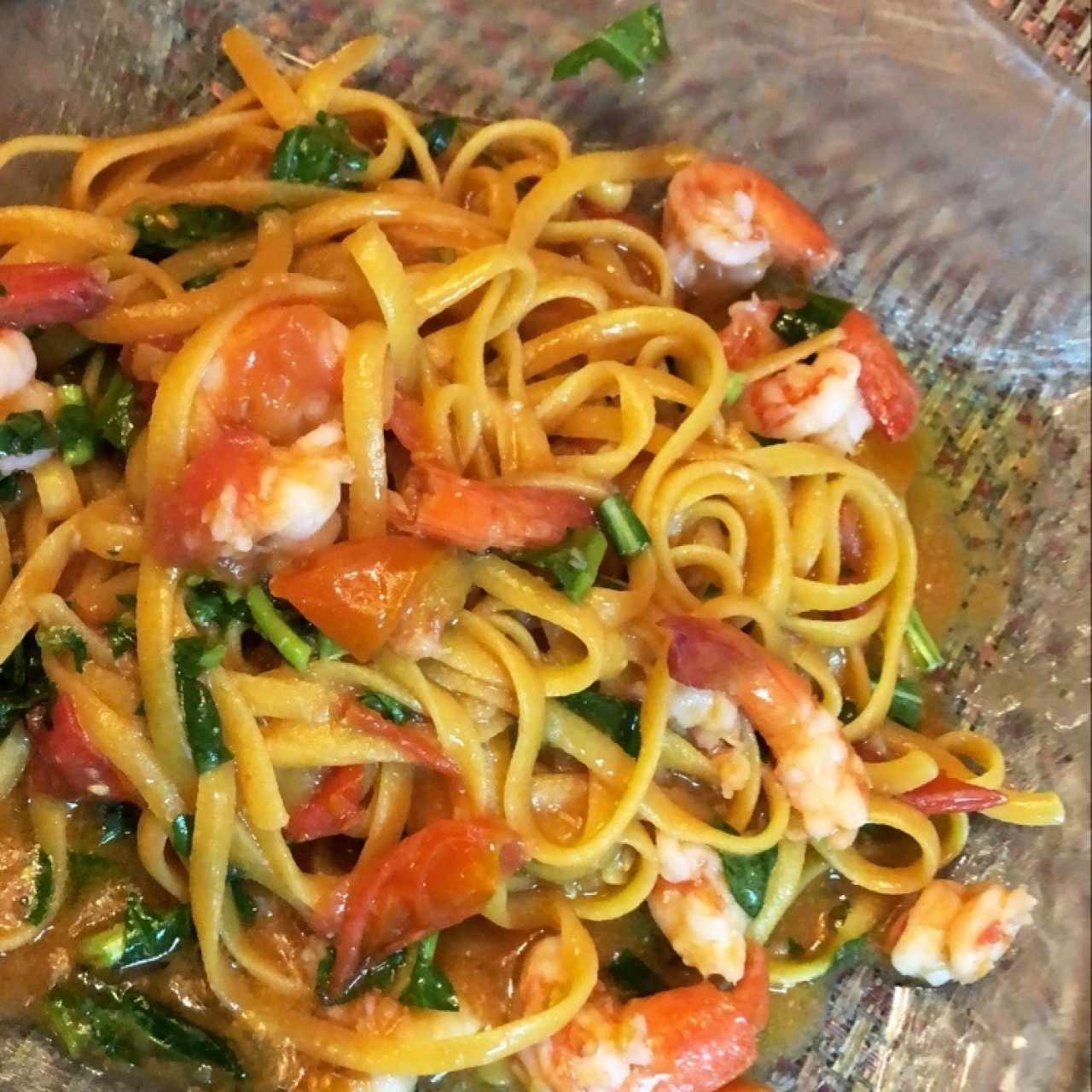 linguini con rugula pomodoro y camarones! una delicia 
