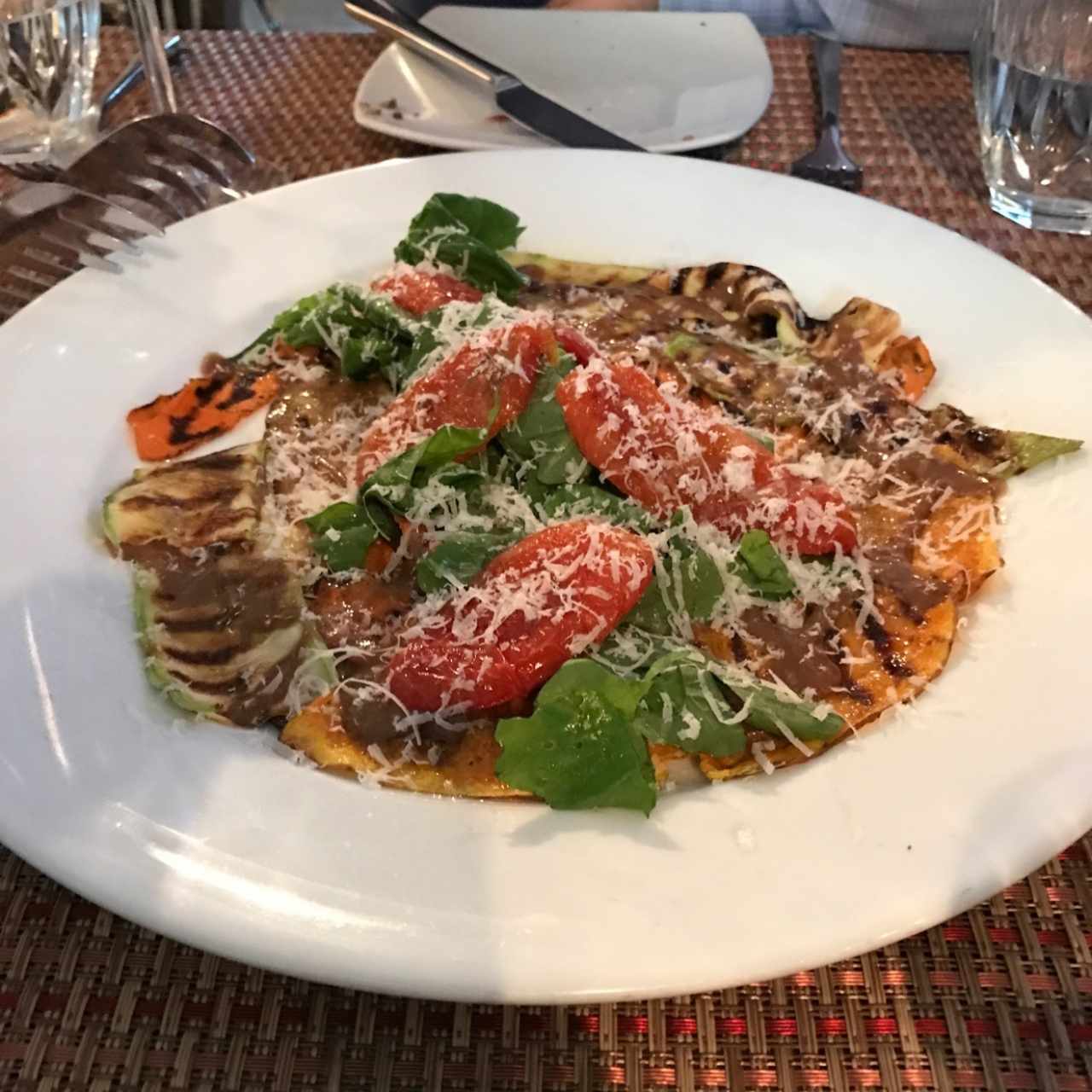 carpacho de verduras al grill con parmesano y valsamico 