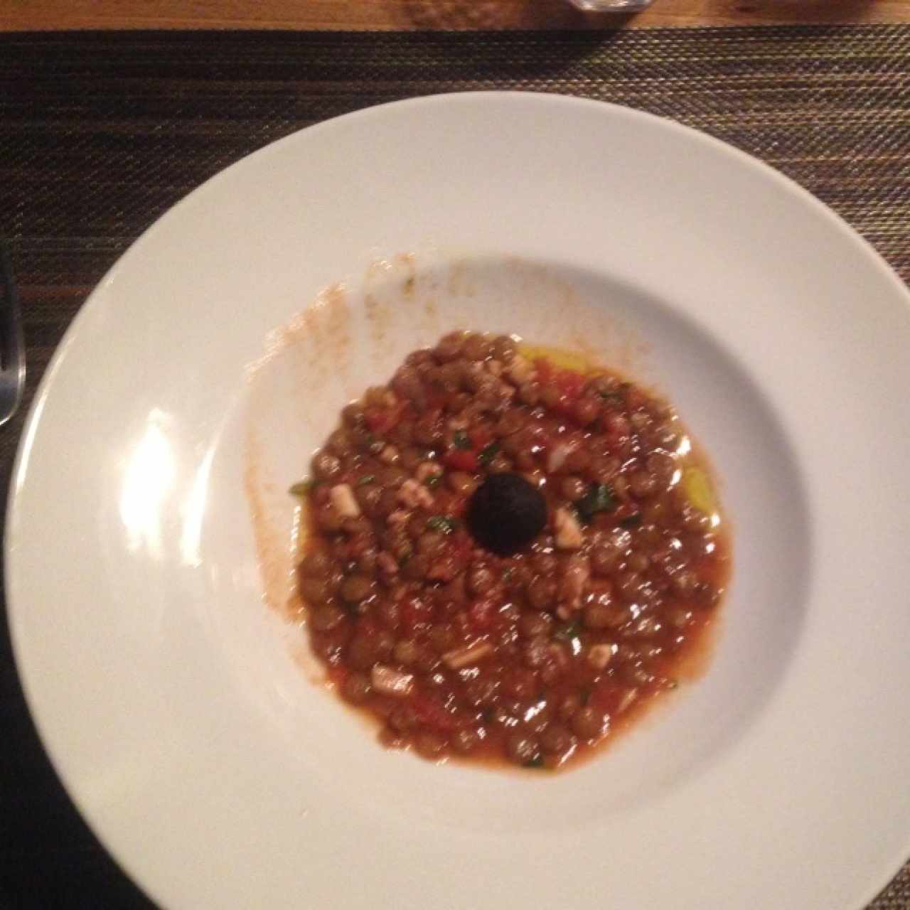 Sopa de lenteja con albondiga de calamares negros 