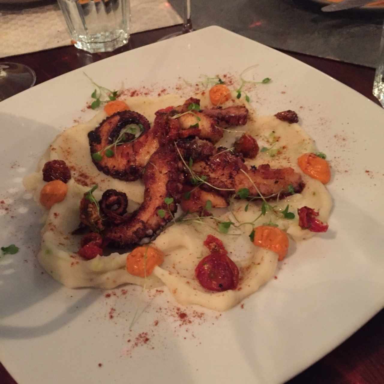 pulpo en cama de puré de paps y de ají