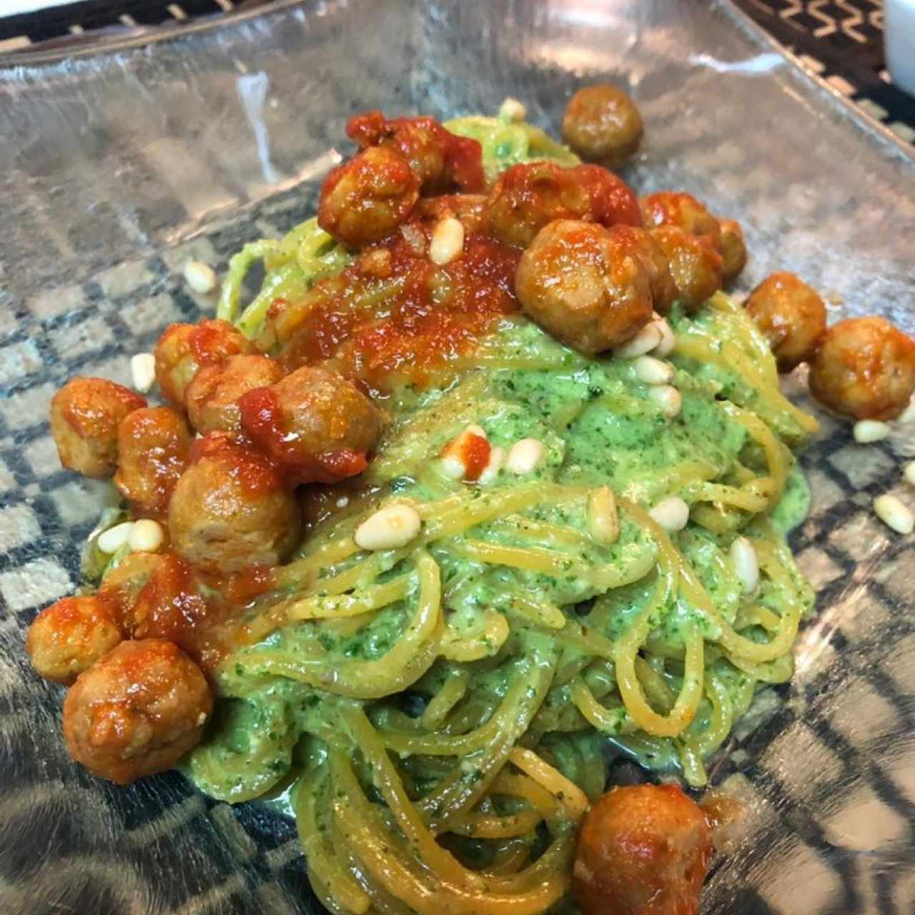 pesto con albondigas