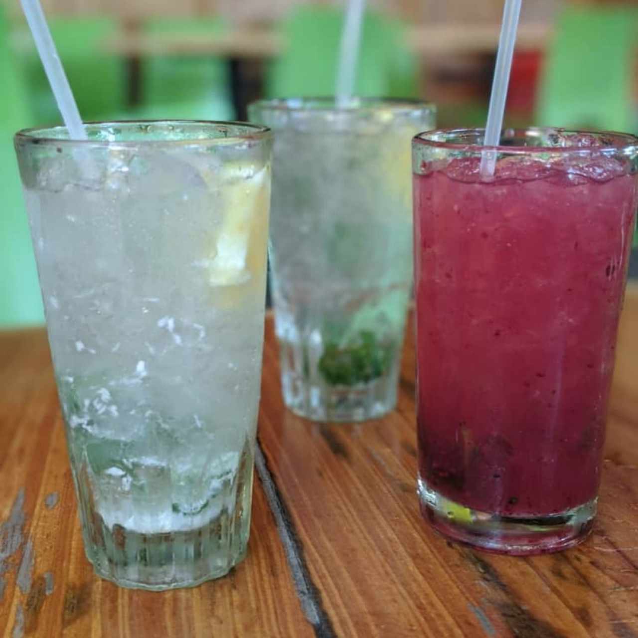 Mojito tradicional, de coco y mora.