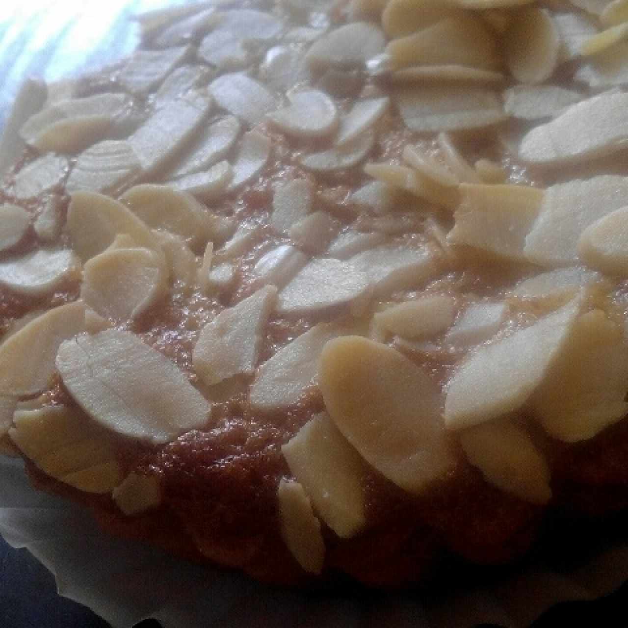 Tartaleta de almendras y melocotón 