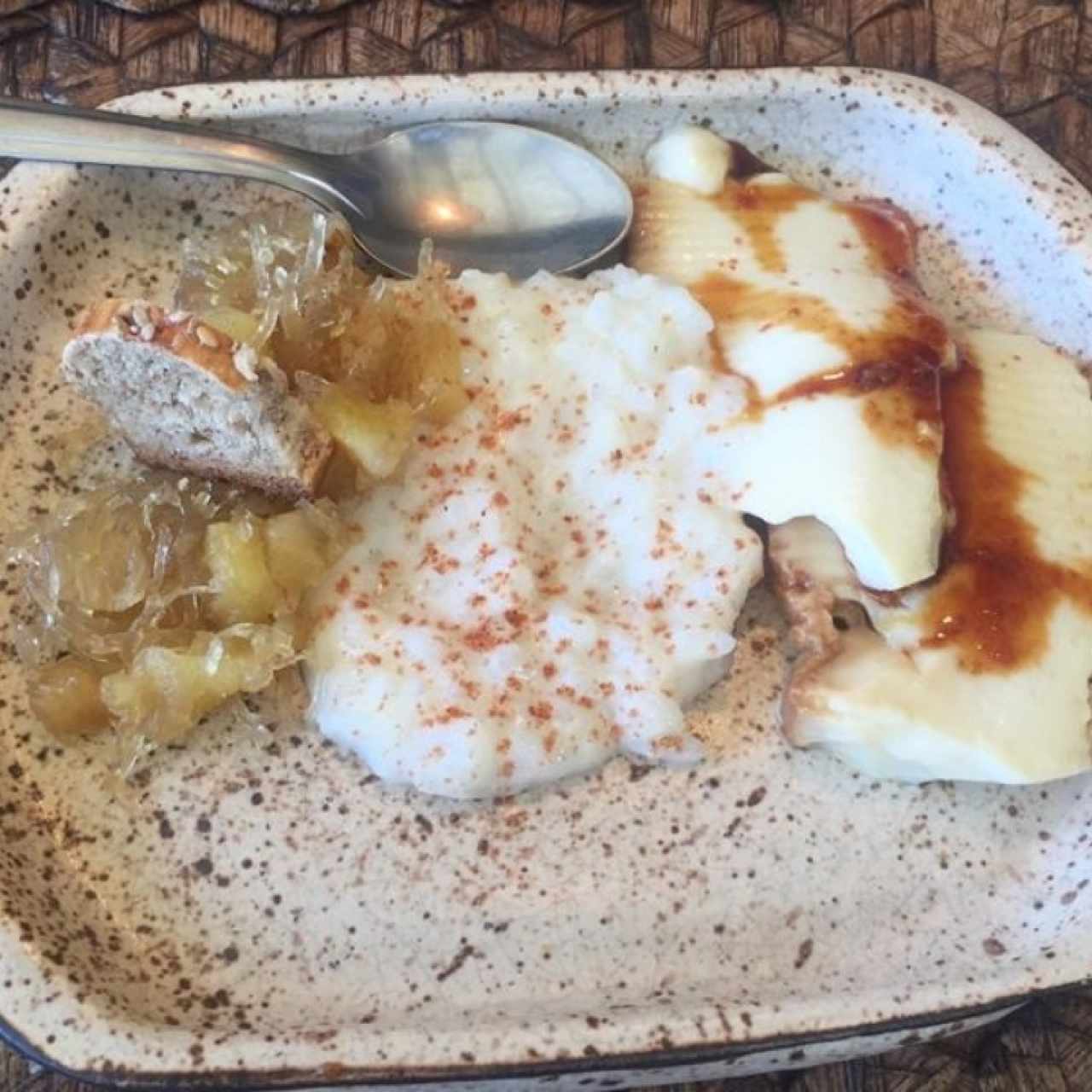Cabello de ángel, arroz con leche y quesillo