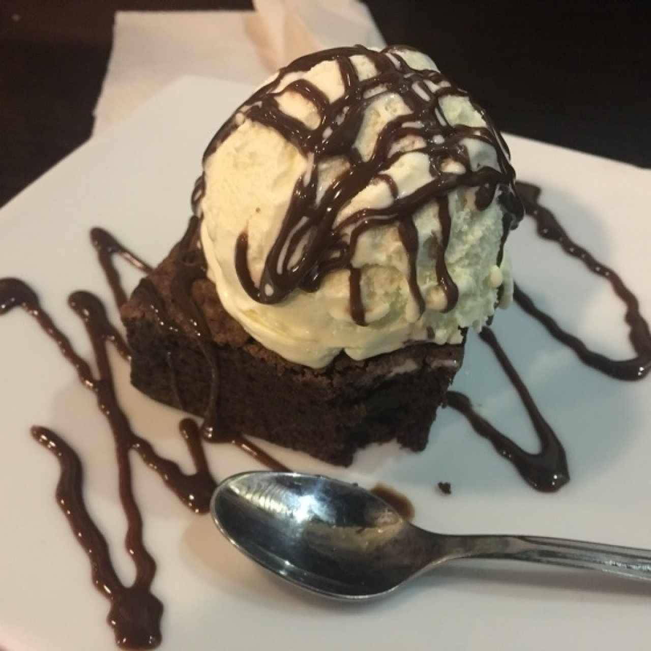 brownie con helado