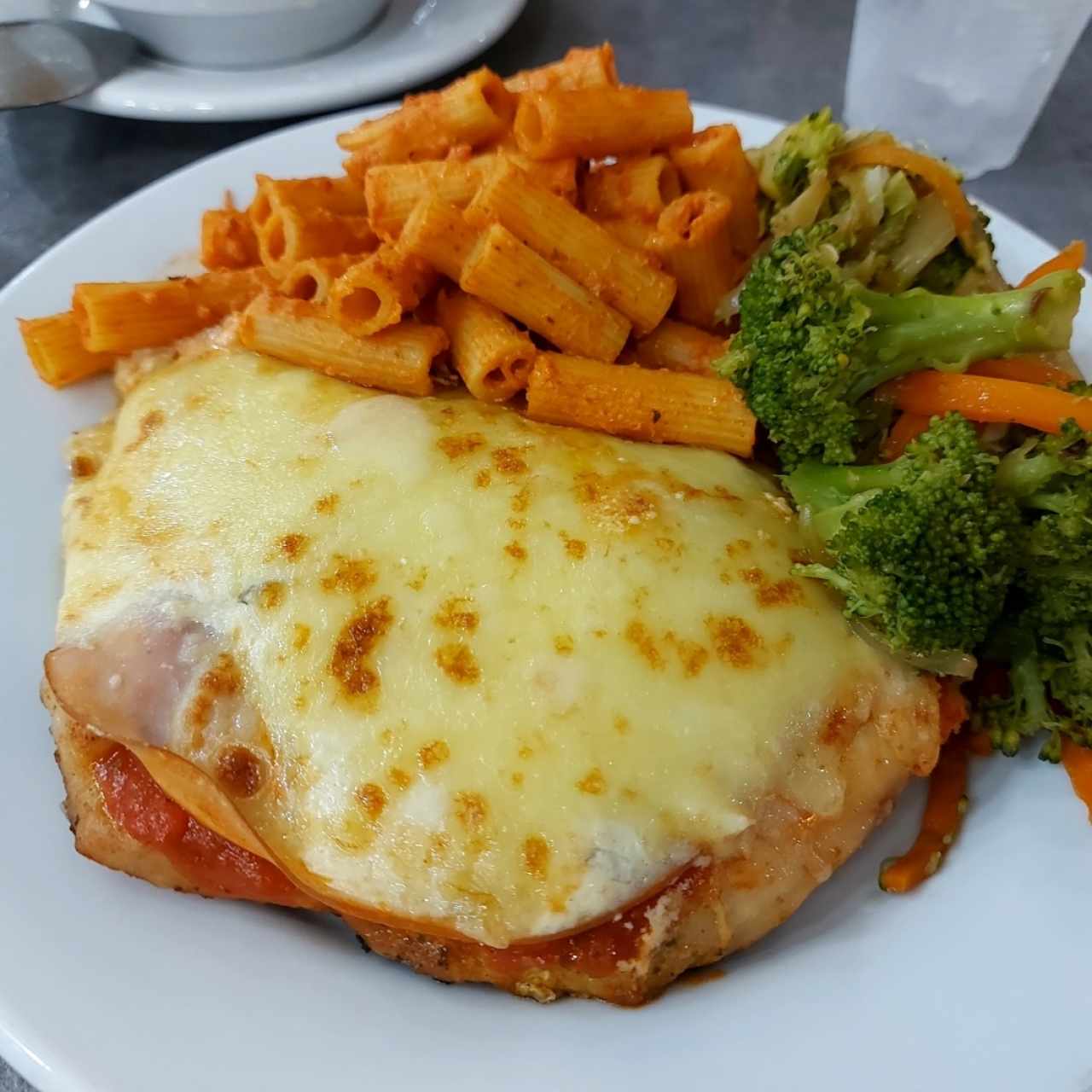 Milanesa a la parmigiana. 