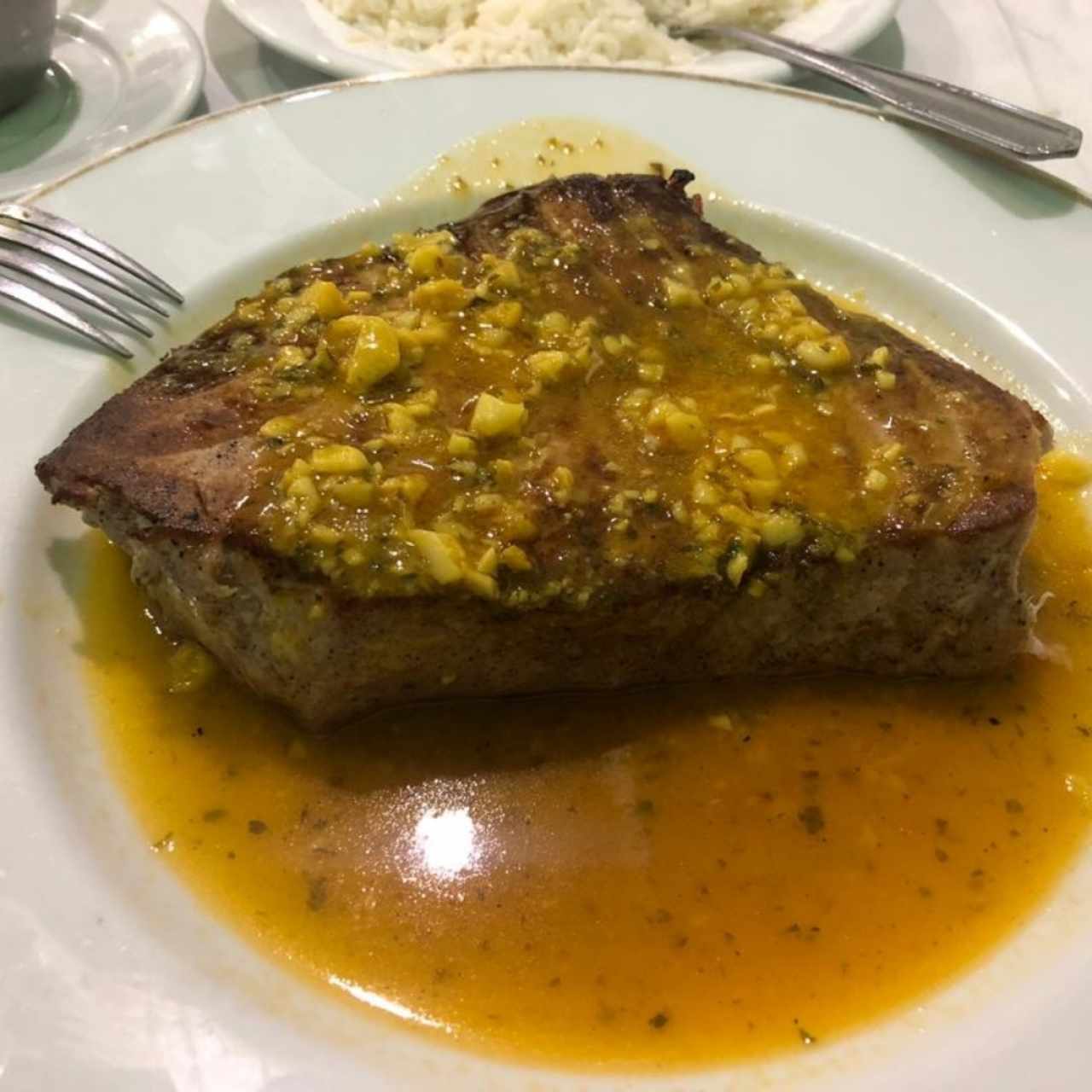 Atún al ajillo
