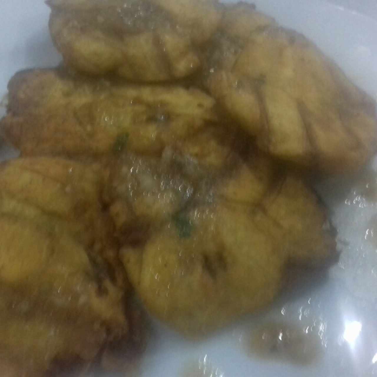 Tostones con ajo (Entradas)