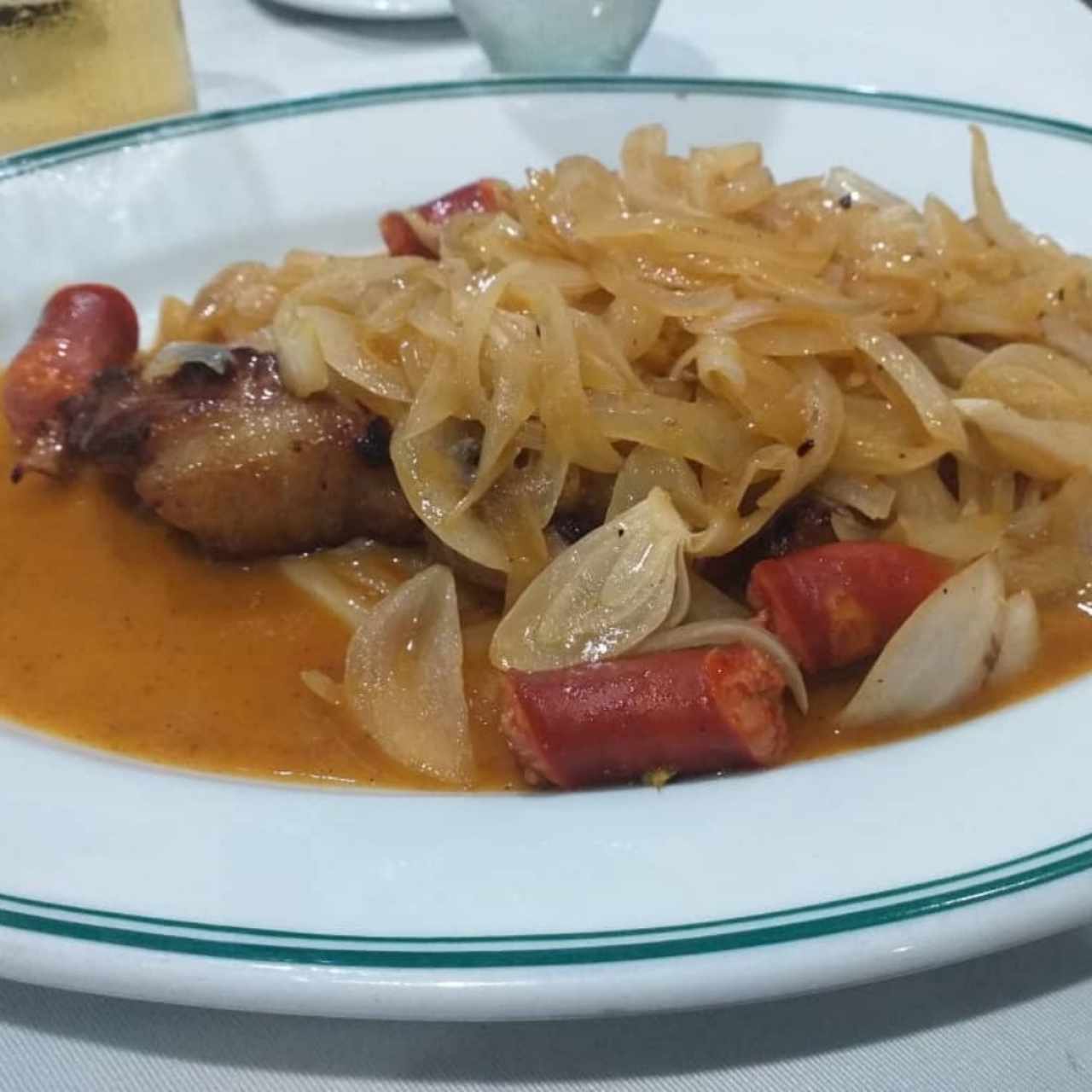 Solomo encebollado con chistorras