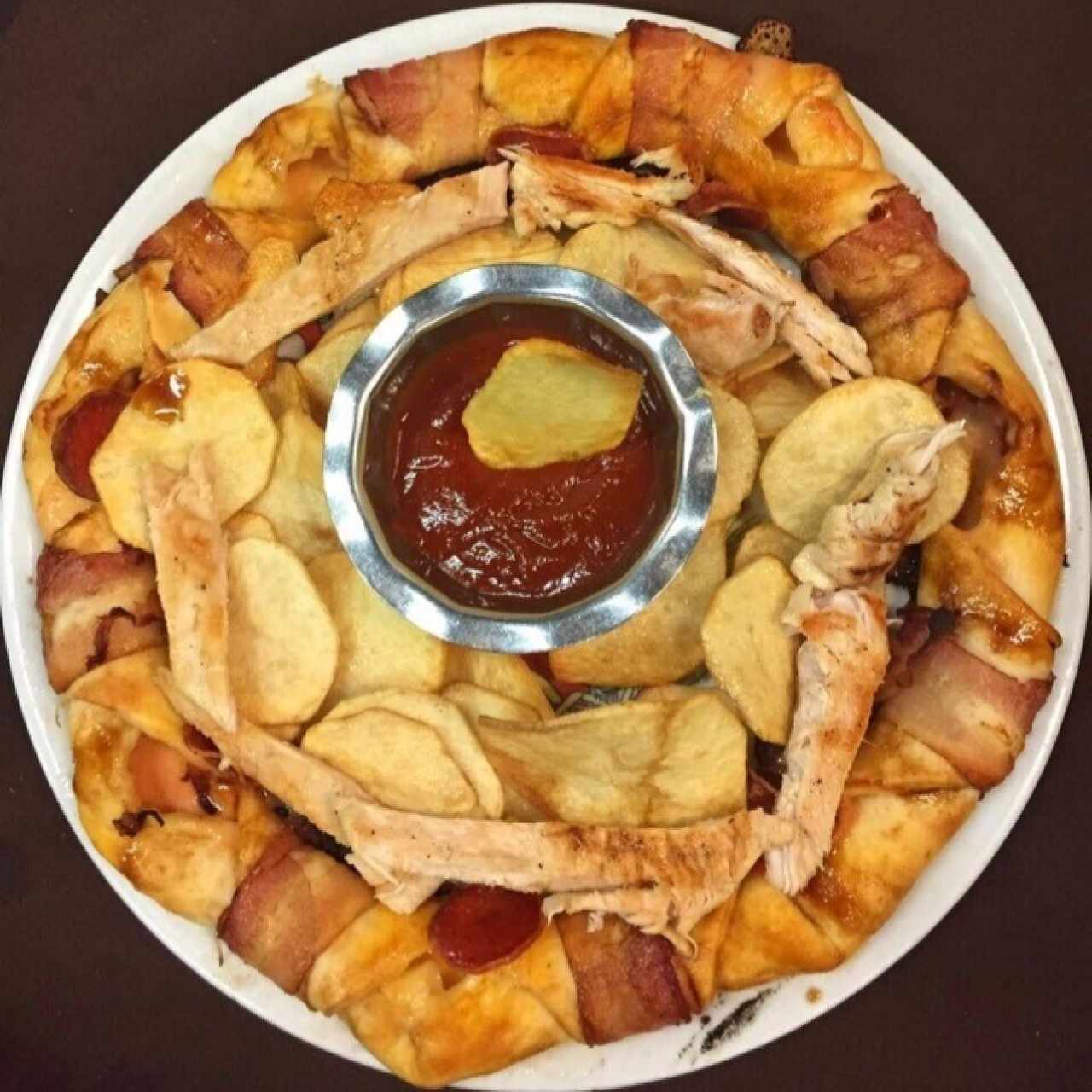 Pizza Estrella con Pollo y papas chips
