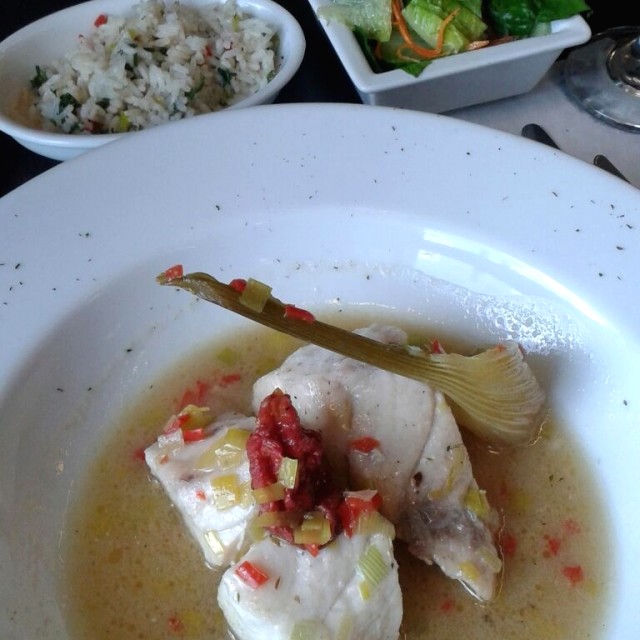 Pescado blanco con sus guarniciones