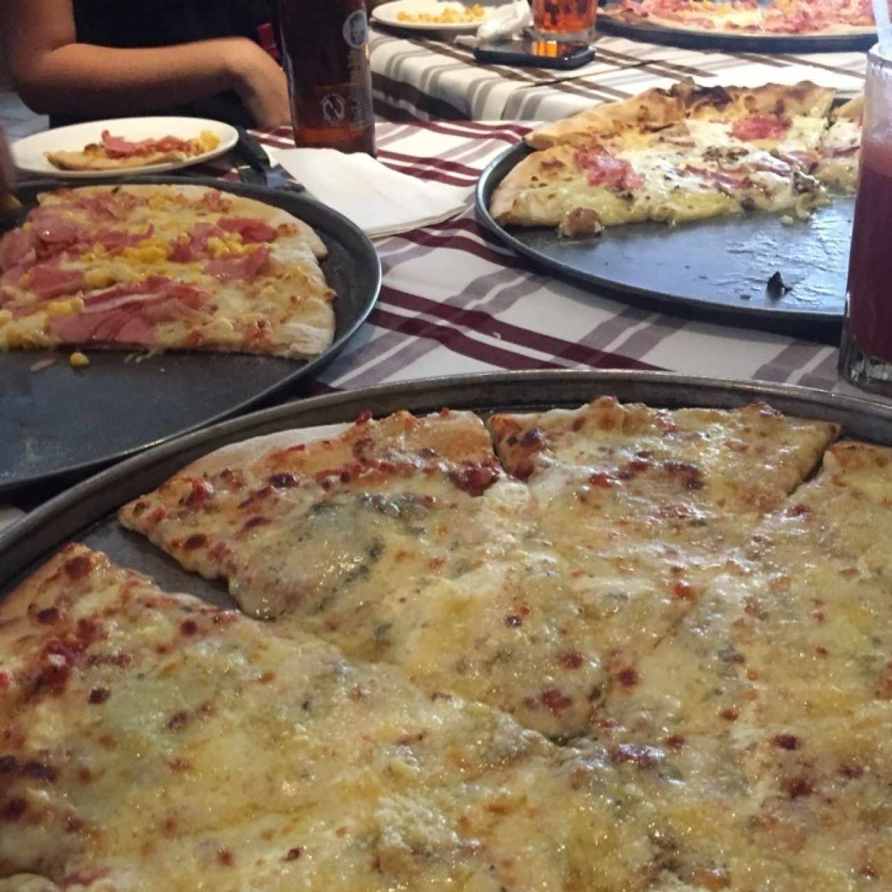 pizza cuatro quesos, pizza primavera y pizza filadelfia