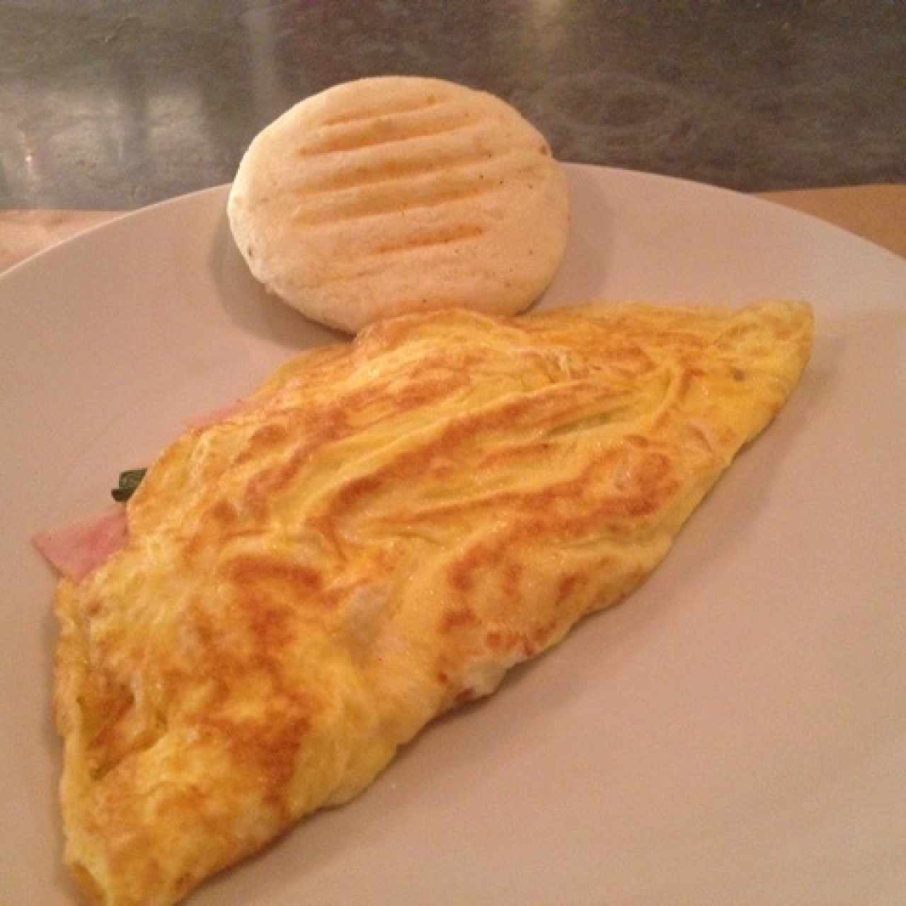 Omelette al gusto con arepa