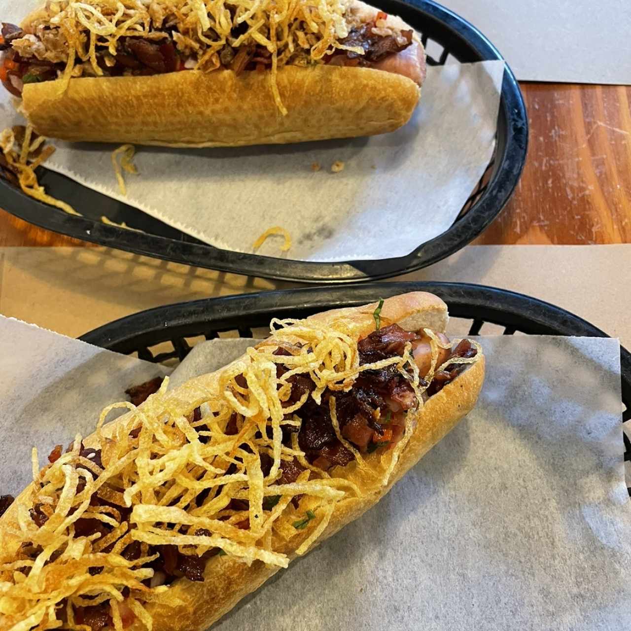Perro salchica alemana e italiana 