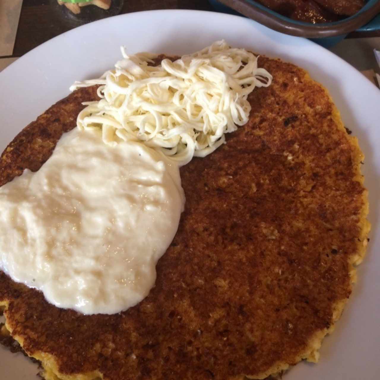 cachapa con queso clineja y queso de mano