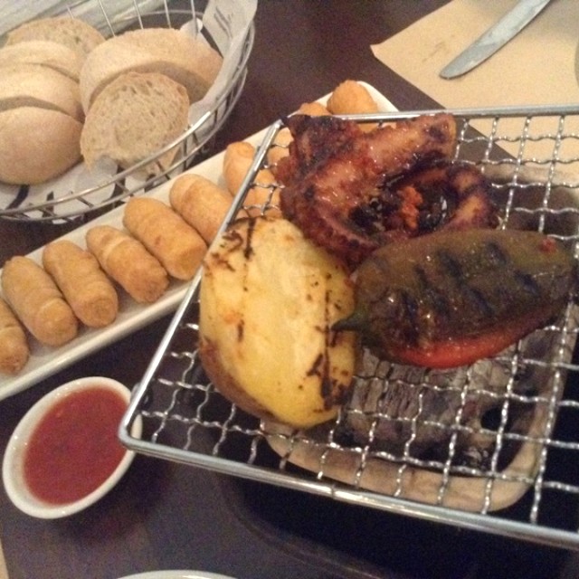 Parrilla de Pulpo y Tequeños 