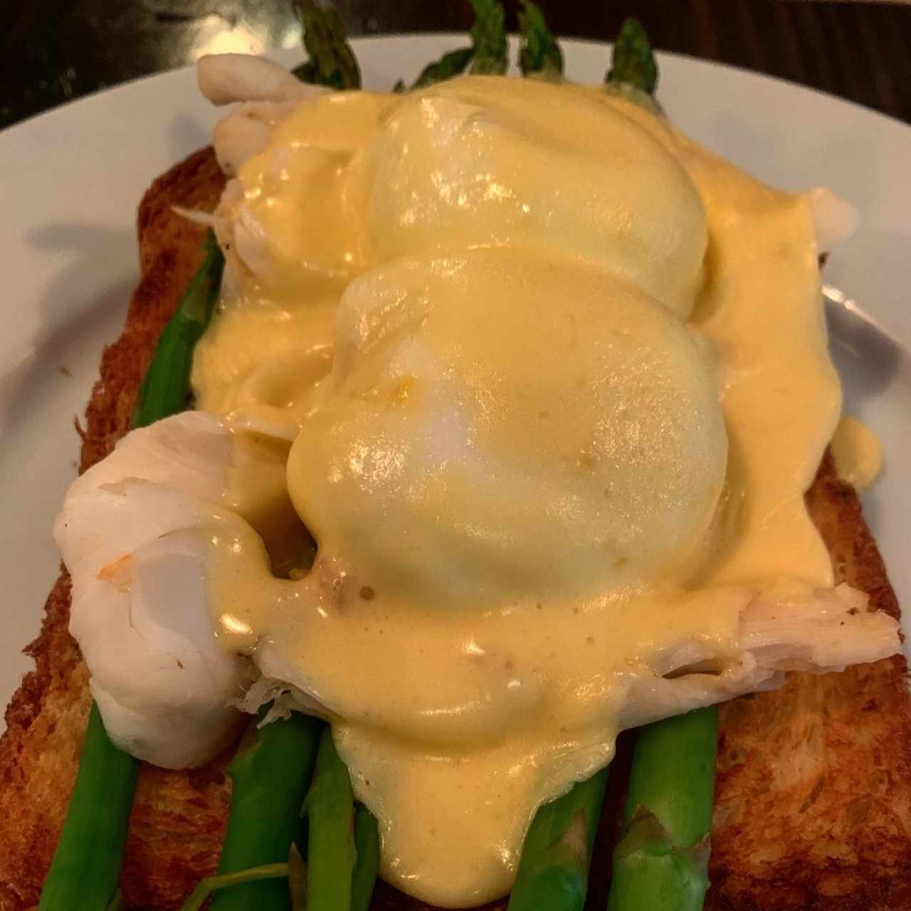 benedictinos con langosta y esparragos